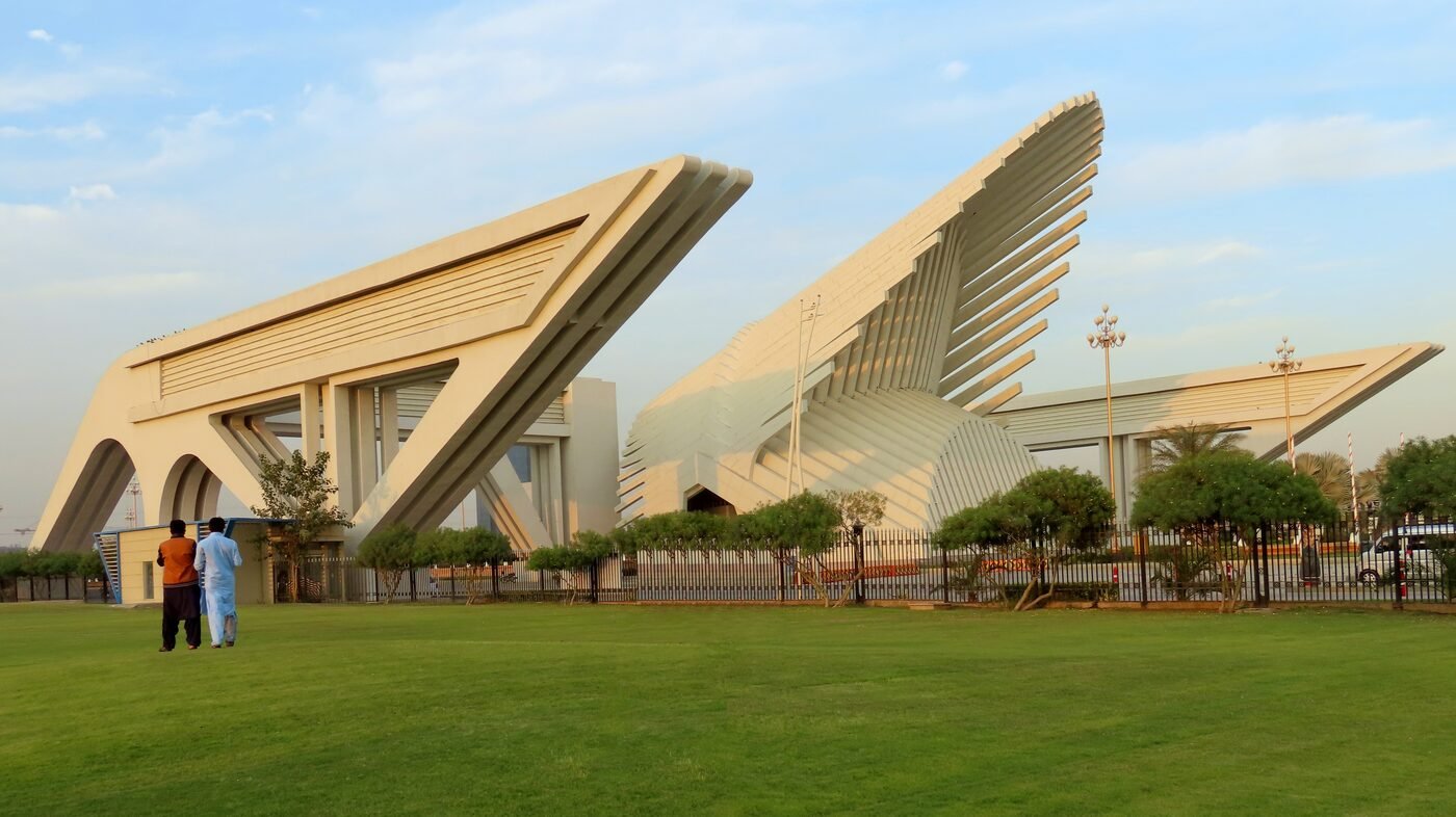 Bahria Town Karachi Gate — property for sale in Bahria Town Karachi. Wikimedia Commons, CC BY-SA 4.0