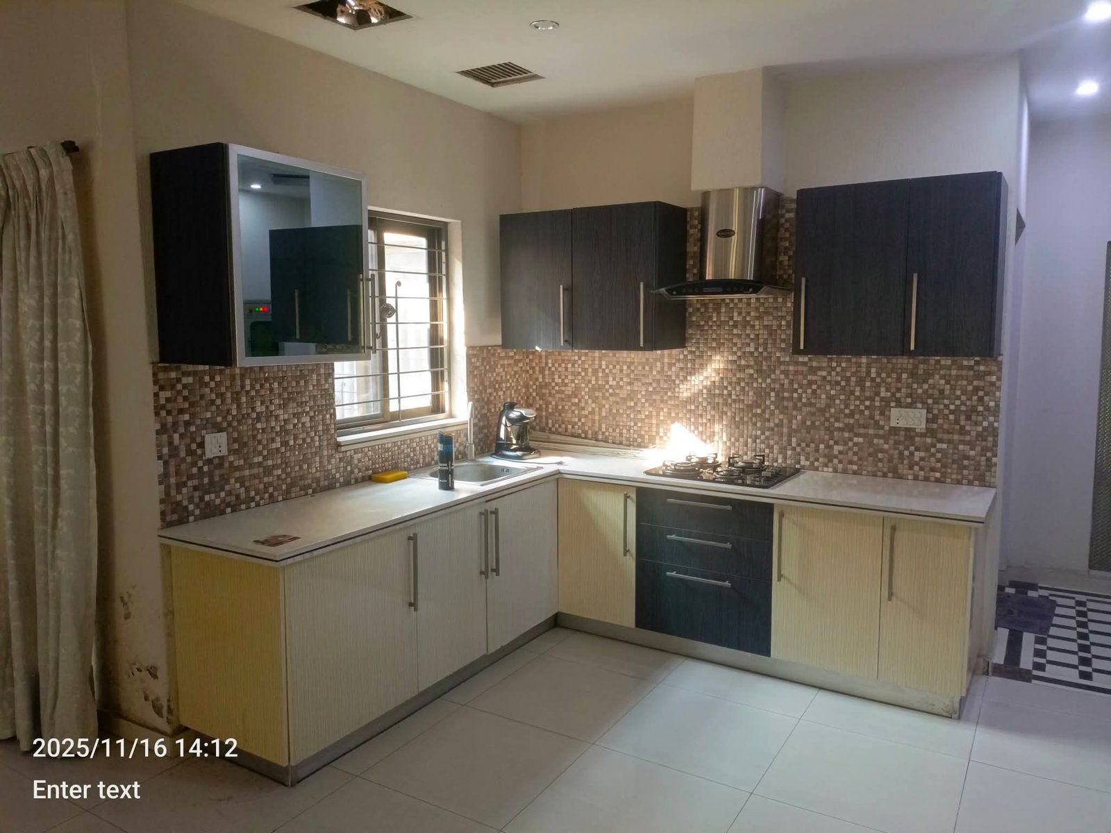 Photo 4 of 4 posted by Imran sarwar at City Experts real estate. 1 kanal upper portion available for rent. accomodations: 3 bed , lounge, open k…
